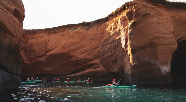 Duo-escapade grottes et kayak de mer / Auberge La Salicorne