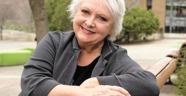 Le bonheur nous arrive avec Francine Ruel,...