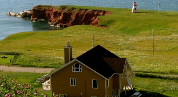 chalet a louer iles de la madeleine bord de mer