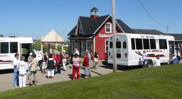 Iles de la Madeleine-Visites guidées-Autobus MA Poirier