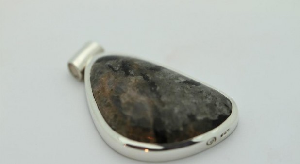 pendentif argent .925 et granite