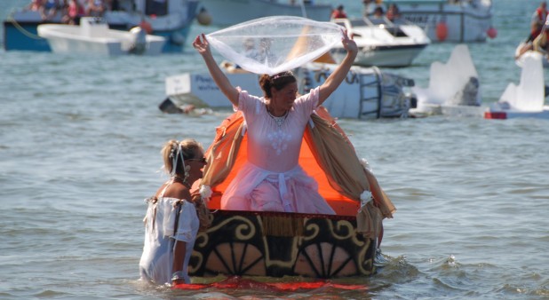 Boat building competition at La Grave