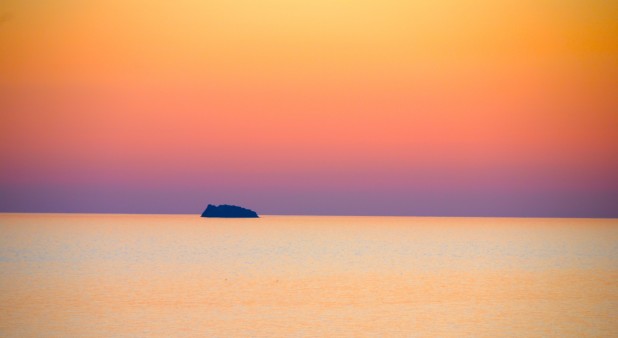 Couche de soleil derrière, vue du salon