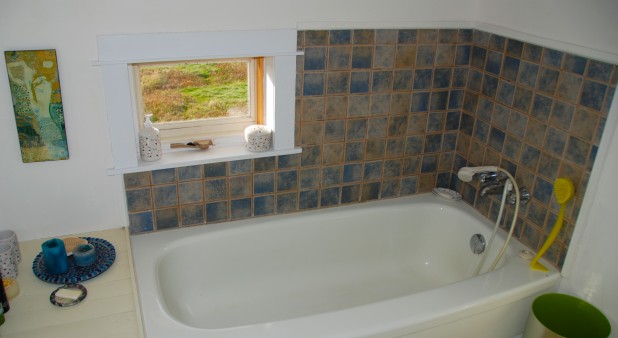 Corner of bathroom with view of the ocean