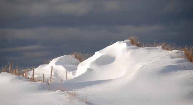 Boardwalk to Dune de l'Ouest beach, winter