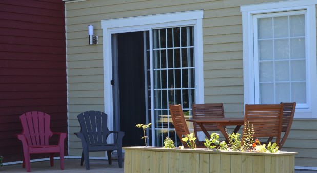 Condos Gros-Cap - Balcon avec ensemble patio et chaises