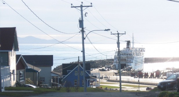 À deux pas du débarcadère et port de pêche...