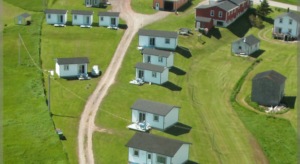 Chalets Mari-jo vue du haut des airs grace au Cert-volant de M. Gérard Piette