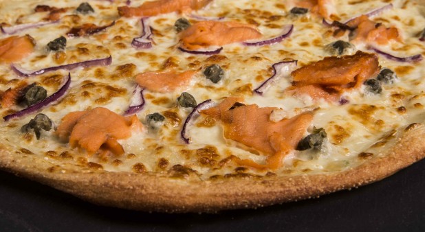 Smoked salmon pizza