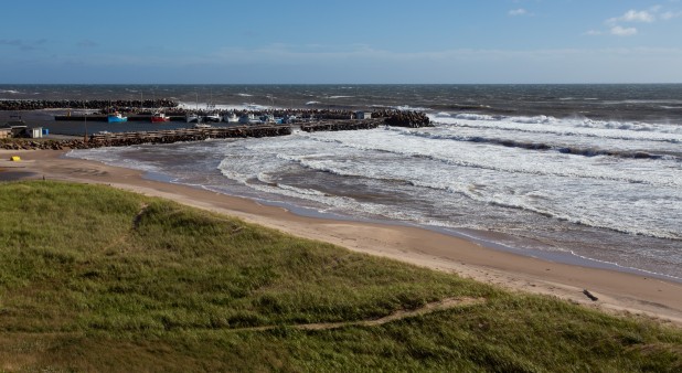 Vue sur la mer et le port de l\'Anse à la Cabane