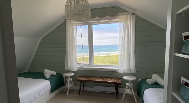 Bedroom with seaview with 2 double beds