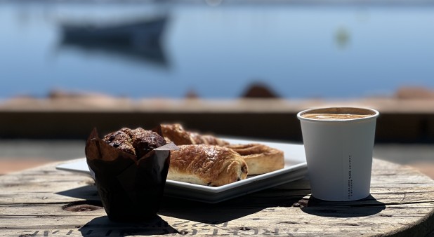 Café et viennoiserie au café Ramea