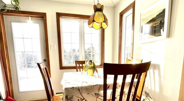 Iles de la Madeleine Vacation House Dining room