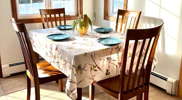 Iles de la Madeleine Vacation House Dining room table view
