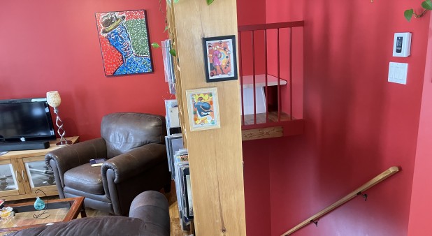 Salon et escalier