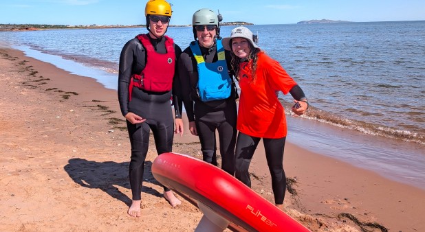 Safe E-FOIL lesson dad and son - Plein Vent les îles
