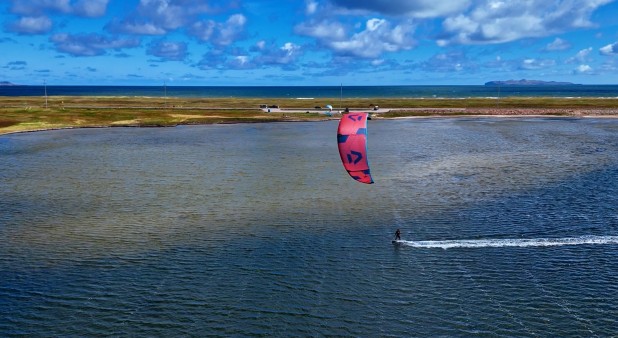 Kitesurfing in the Magdelen islands - Plein Vent les îles