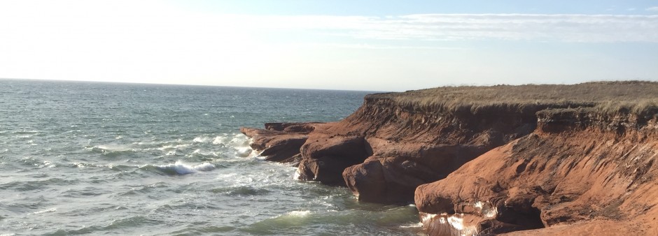 Îles de la Madeleine, caps, grès rouge, mer, ciel 