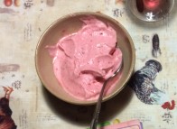 Crème de vache et petites fraises : la parfaite combinaison!