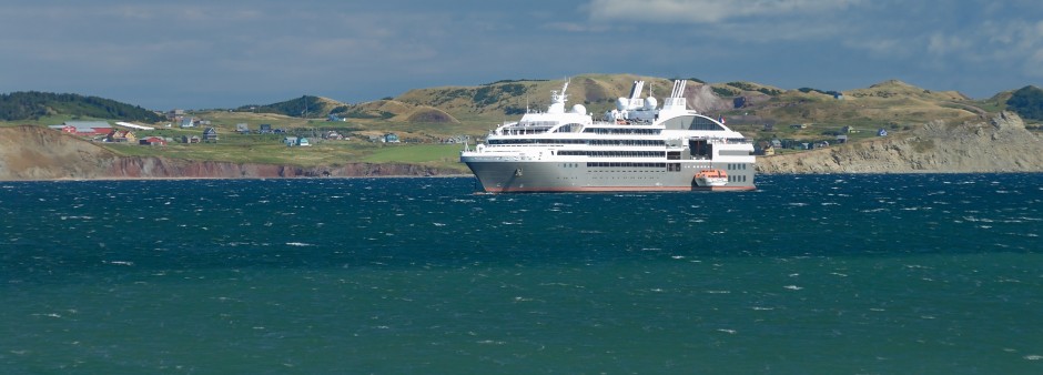 Escale d'un navire de croisières internationales aux Îles de la Madeleine